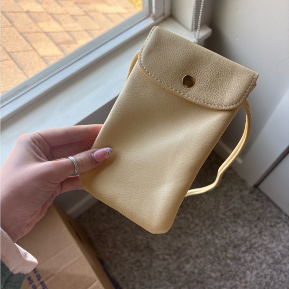 Elegant Cream Leather Crossbody Bag - Picture 1 of 3